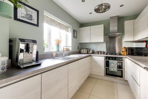 104 Dray Gardens, Buntingford, SG9 9GX