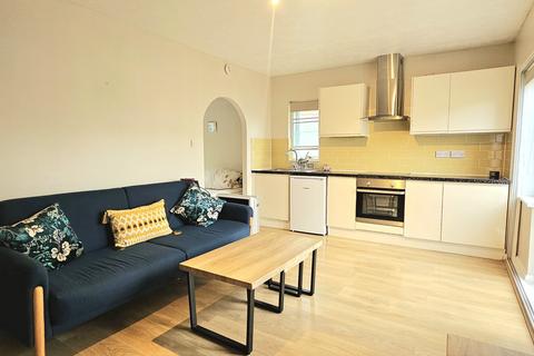 11 Raywood Close, Harlington, Hayes, UB3 5NL