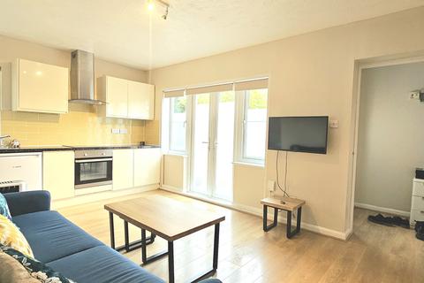 11 Raywood Close, Harlington, Hayes, UB3 5NL