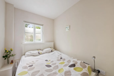11 Raywood Close, Harlington, Hayes, UB3 5NL