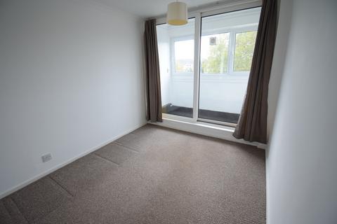 2 bedroom flat to rent, Kimbolton Court, Bedford MK40