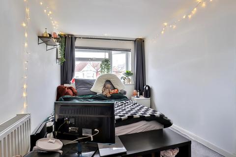 Flat 4, 10 Hamilton Road, Boscombe, Bournemouth, BH1 4EH