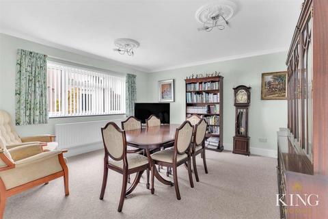 4 bedroom detached house for sale, Holt Gardens, Studley