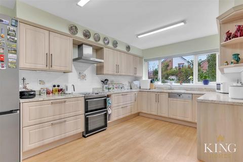 4 bedroom detached house for sale, Holt Gardens, Studley