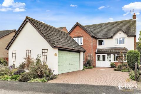 6 Holt Gardens, Studley, B80 7NU