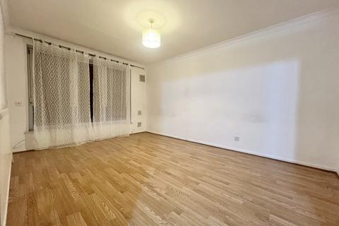 1 bedroom flat for sale, Bateman Close, Barking IG11