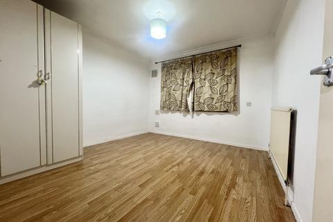 1 bedroom flat for sale, Bateman Close, Barking IG11