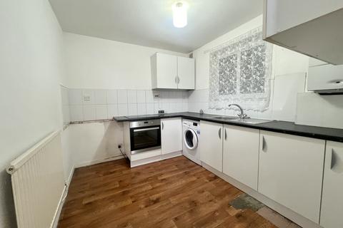 1 bedroom flat for sale, Bateman Close, Barking IG11