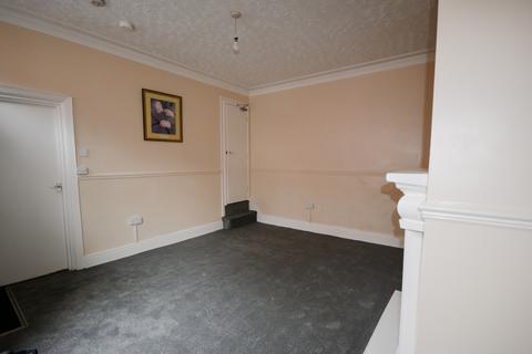 3 bedroom end of terrace house to rent, Highthorne Grove Armley, Leeds, West Yorkshire, LS12 3JL