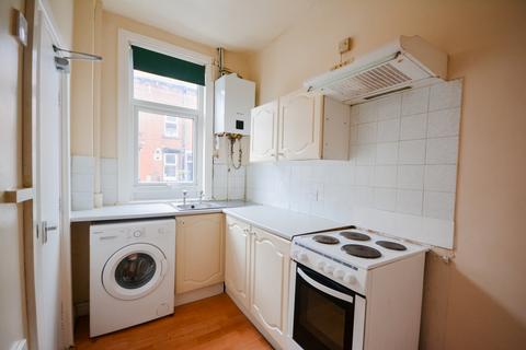 3 bedroom end of terrace house to rent, Highthorne Grove Armley, Leeds, West Yorkshire, LS12 3JL