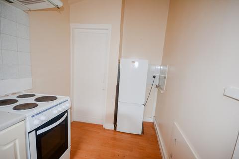 3 bedroom end of terrace house to rent, Highthorne Grove Armley, Leeds, West Yorkshire, LS12 3JL