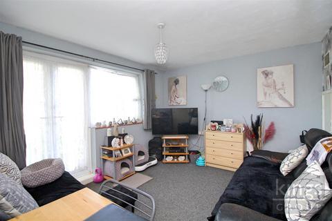 1 bedroom ground floor flat for sale, Gatward Green, Edmonton, N9