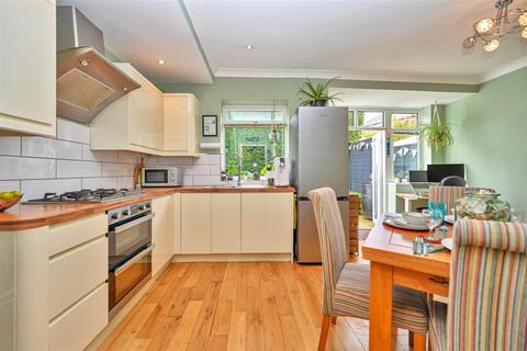 Ainley Apperley Lane, Yeadon, Leeds, LS19 6DA