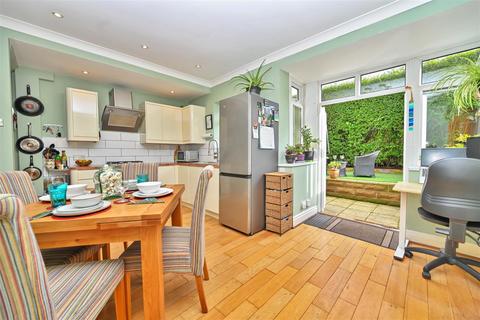 Ainley Apperley Lane, Yeadon, Leeds, LS19 6DA