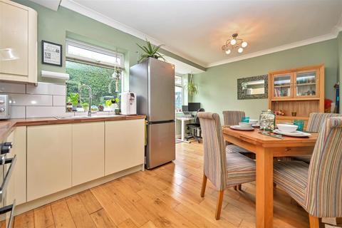 Ainley Apperley Lane, Yeadon, Leeds, LS19 6DA