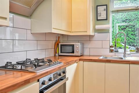 Ainley Apperley Lane, Yeadon, Leeds, LS19 6DA