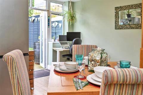 Ainley Apperley Lane, Yeadon, Leeds, LS19 6DA