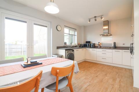 3 Cheddleton Close, Amington, Tamworth, B77 4FR