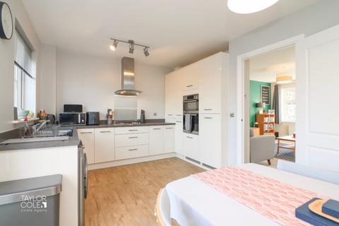 3 Cheddleton Close, Amington, Tamworth, B77 4FR