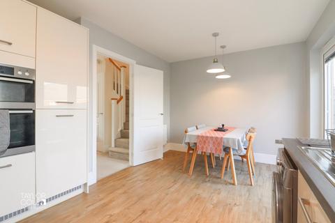 3 Cheddleton Close, Amington, Tamworth, B77 4FR