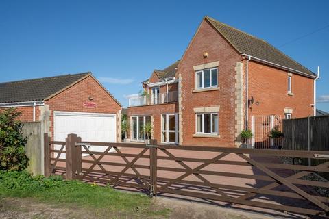 4 bedroom detached house for sale, Harpers Lane, Bradwell