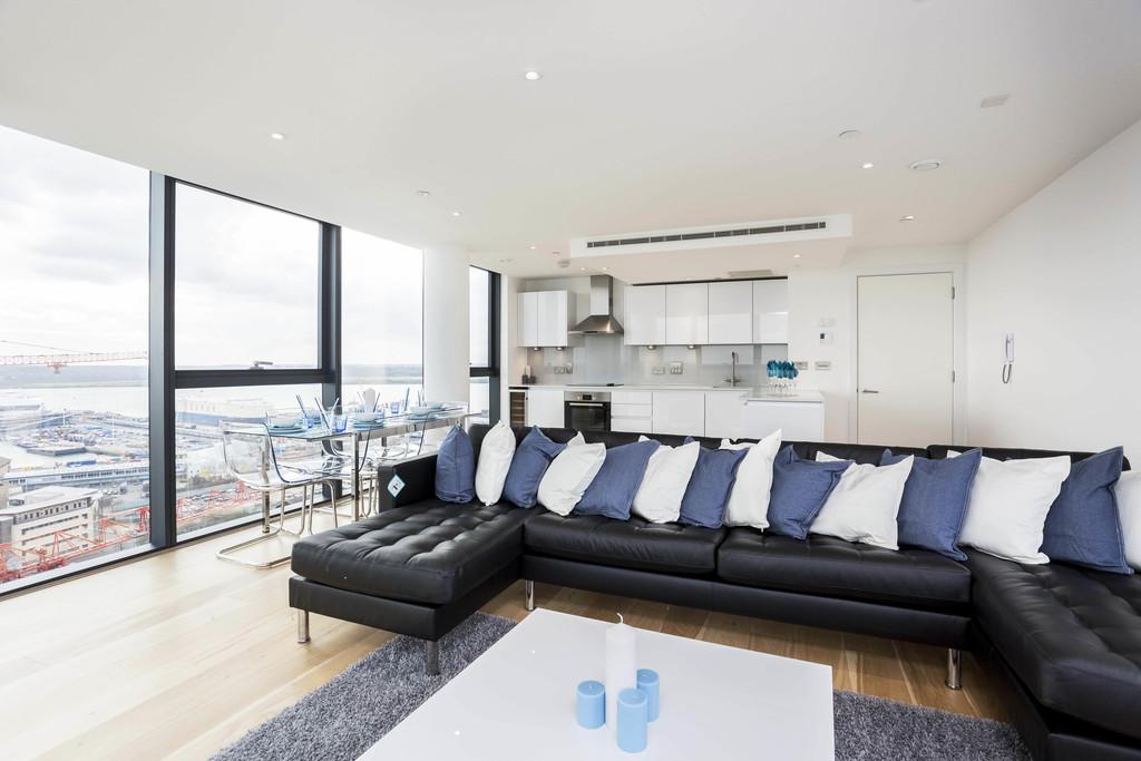Ocean Way, Southampton SO14 3 bed apartment to rent £2,500 pcm (£577 pw)