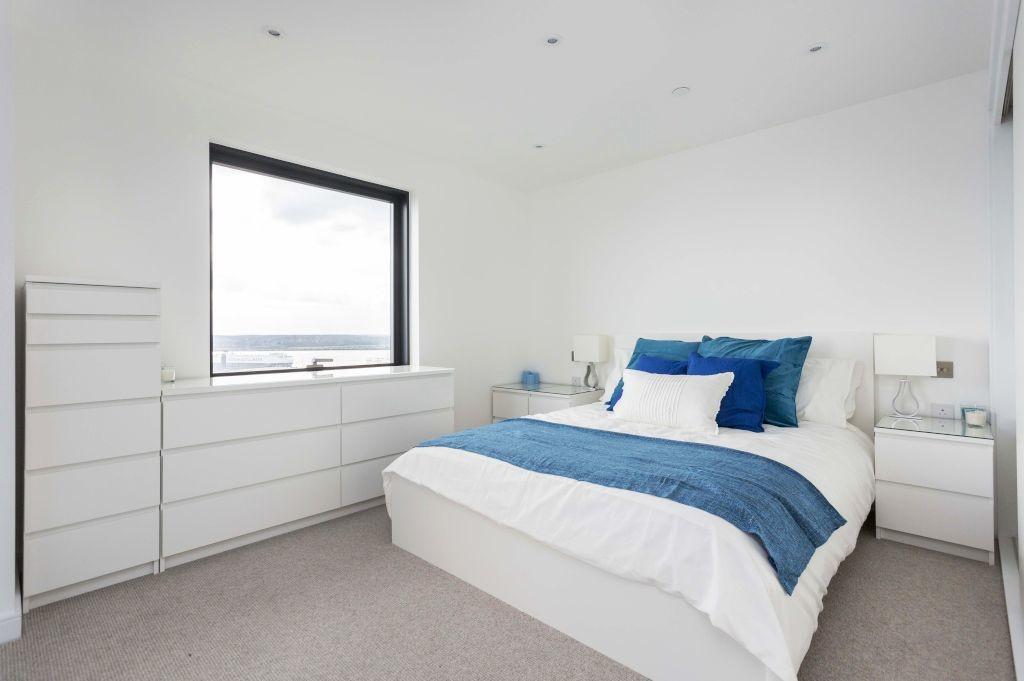 Ocean Way, Southampton SO14 3 bed apartment to rent £2,500 pcm (£577 pw)