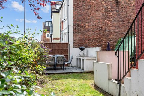 2 bedroom ground floor maisonette for sale, Sirdar Road, London N22