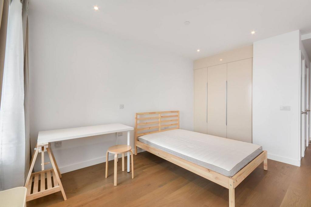 Hurlock Heights, Elephant and Castle... Studio to rent £2,102 pcm (£