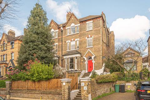 4 bedroom flat to rent, Lyndhurst Road, Hampstead, London, NW3