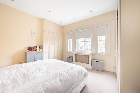 4 bedroom flat to rent, Lyndhurst Road, Hampstead, London, NW3