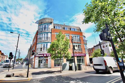 2 bedroom flat to rent, Salisbury Promenade, Green Lanes, London N8