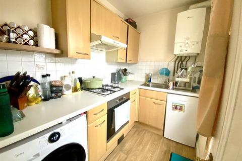 1 bedroom flat to rent, Brunswick Place, Hove