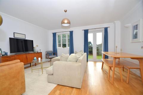 18 Blaydon Place, Sutton, Ely, CB6 2BS