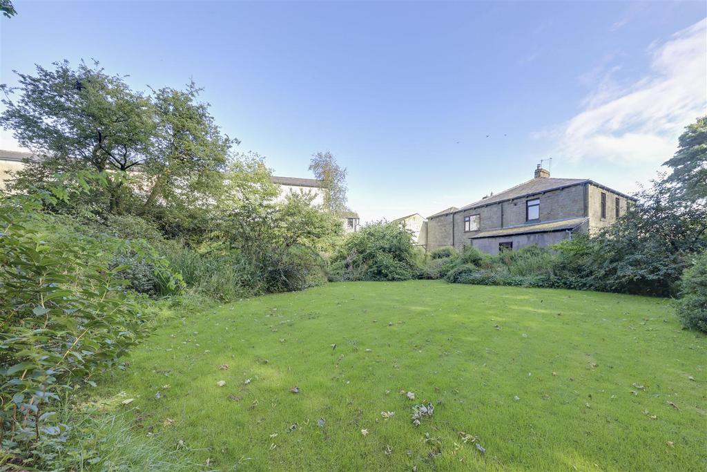 Larger Front Garden Alt