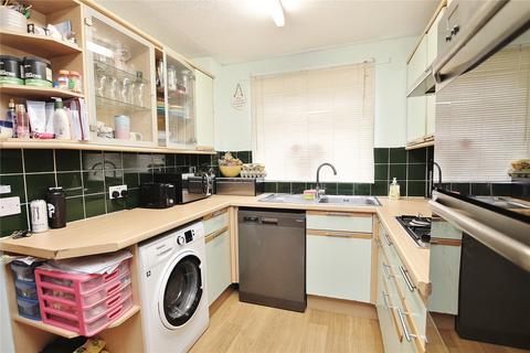 18 Alma Close, Knaphill, Woking, GU21 2BP
