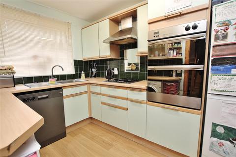18 Alma Close, Knaphill, Woking, GU21 2BP