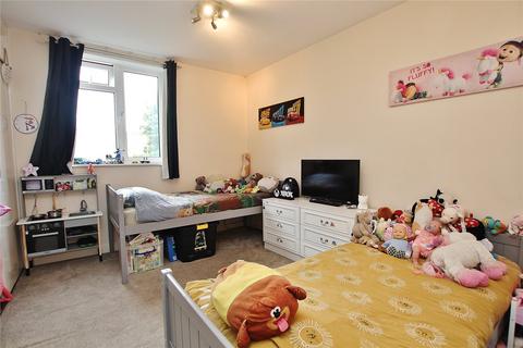 18 Alma Close, Knaphill, Woking, GU21 2BP