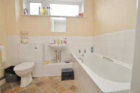 18 Alma Close, Knaphill, Woking, GU21 2BP