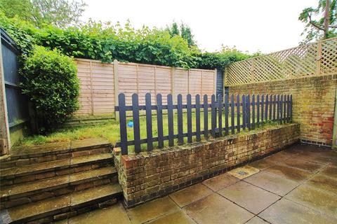 18 Alma Close, Knaphill, Woking, GU21 2BP
