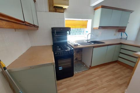 2 bedroom end of terrace house to rent, Victoria Street, Bradford, BD15