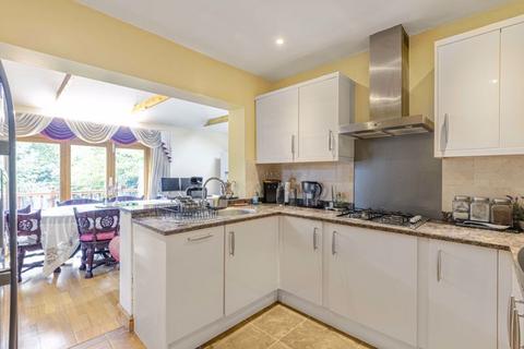 10 Squires Way, Dartford, DA2 7NW