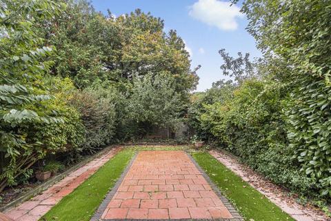 10 Squires Way, Dartford, DA2 7NW