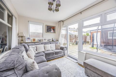 3 bedroom end of terrace house for sale, Tipner Lane, Portsmouth PO2