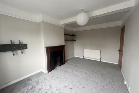 2 bedroom maisonette to rent, Refurbished 2 bedroom maisonette