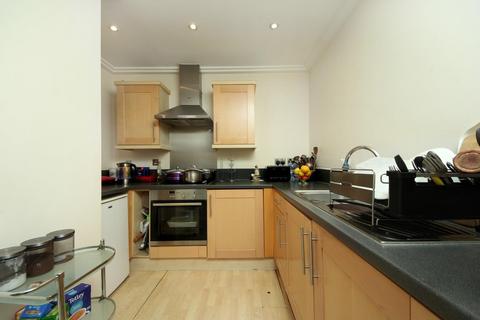 1 bedroom flat to rent, Trentham Court, W3