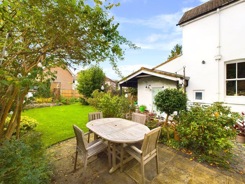 REAR PATIO & GARDEN