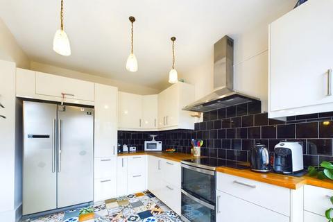 42 Francis Road, Caterham, CR3 5NR