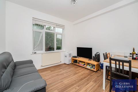 3 bedroom apartment to rent, Craven Avenue, W5