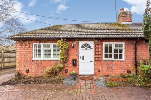 2 bedroom bungalow to rent, Mill Road, Burgess Hill